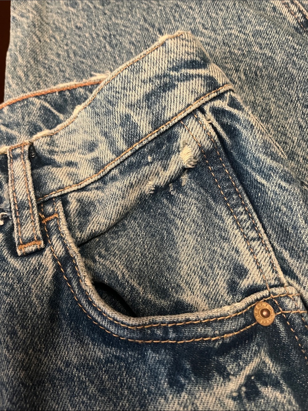 We The Free Light Blue good luck barrel jeans. With distressing  NWOT - Picture 6 of 12